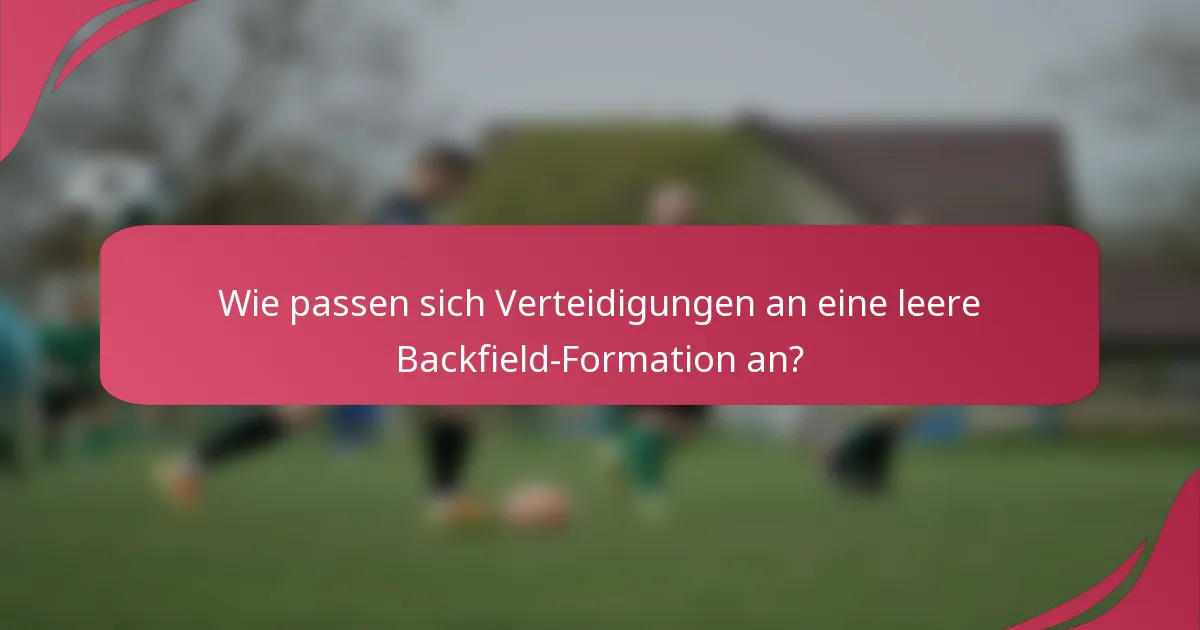 Wie passen sich Verteidigungen an eine leere Backfield-Formation an?